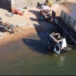 Carreta que caiu no rio Paraná com 39 toneladas de fertilizante é retirada após ficar mais de 80 horas submersa; veja imagens | Norte e Noroeste