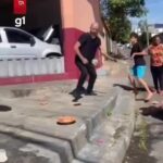 Homem chuta itens de ritual religioso e participantes denunciam agressões; VÍDEO