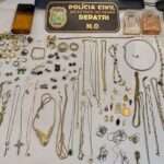 Mulher é presa após furtar mais de R$ 100 mil em joias e relógios de casa de idoso, em Fortaleza