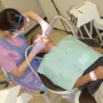 Tem uma cirurgia programada? Vá ao dentista antes