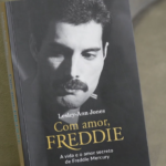 Novo livro promete trazer revelações sobre a vida de Freddie Mercury