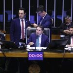 Deputados votam destaques do texto da PEC da Blindagem após aprovação no 1º turno;  ASSISTA