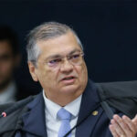 Ministro do STF Flávio Dino processa idoso por críticas em grupo de WhatsApp de condomínio